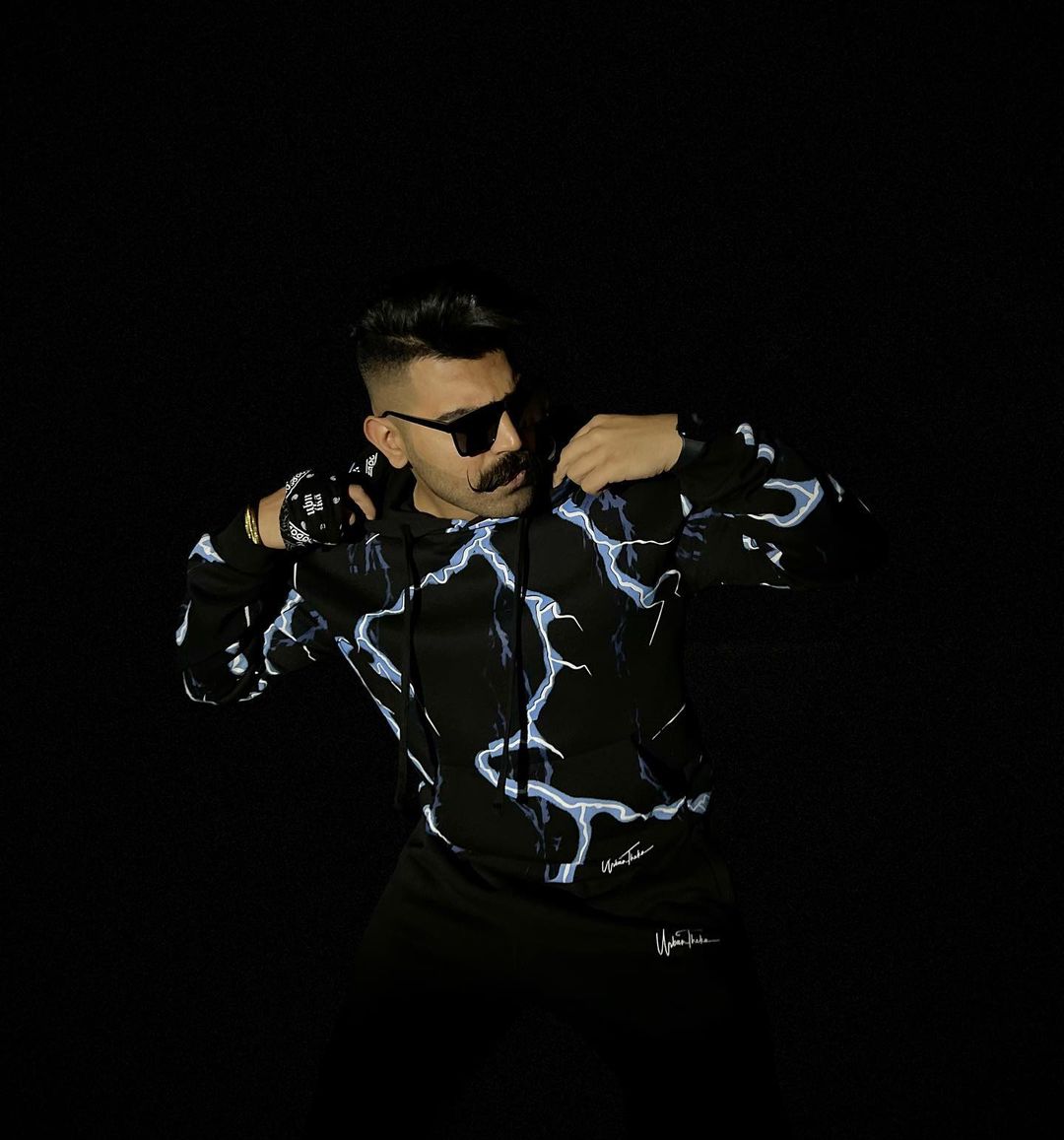 LIGHTING HOODIE